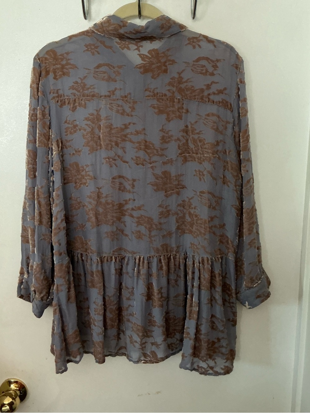 Sundance Dusty Lavender Grey and Tan Floral Burnout Button Front Top L - Picture 3 of 7